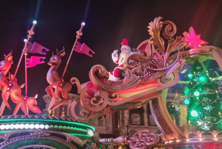 UN NOËL ENCHANTÉ À DISNEYLAND PARIS 