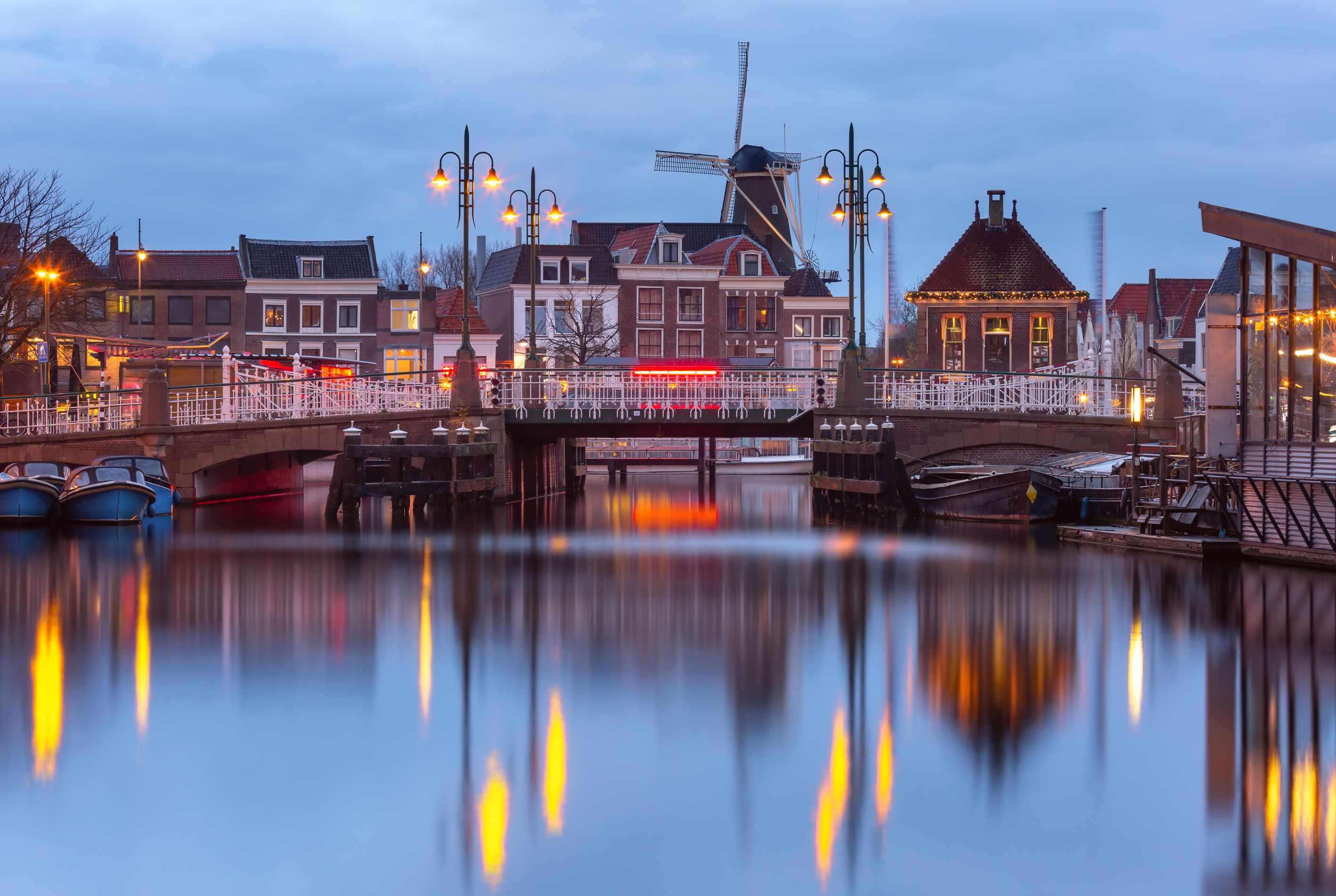 MARCHÉ DE NOËL FLOTTANT À LEYDE