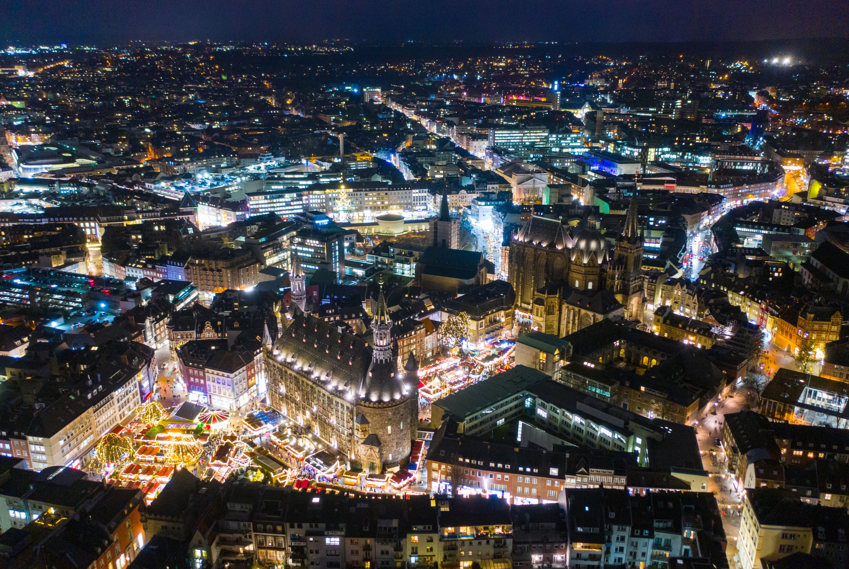 MARCHÉS DE NOËL À AIX-LA-CHAPELLE ET MONSCHAU