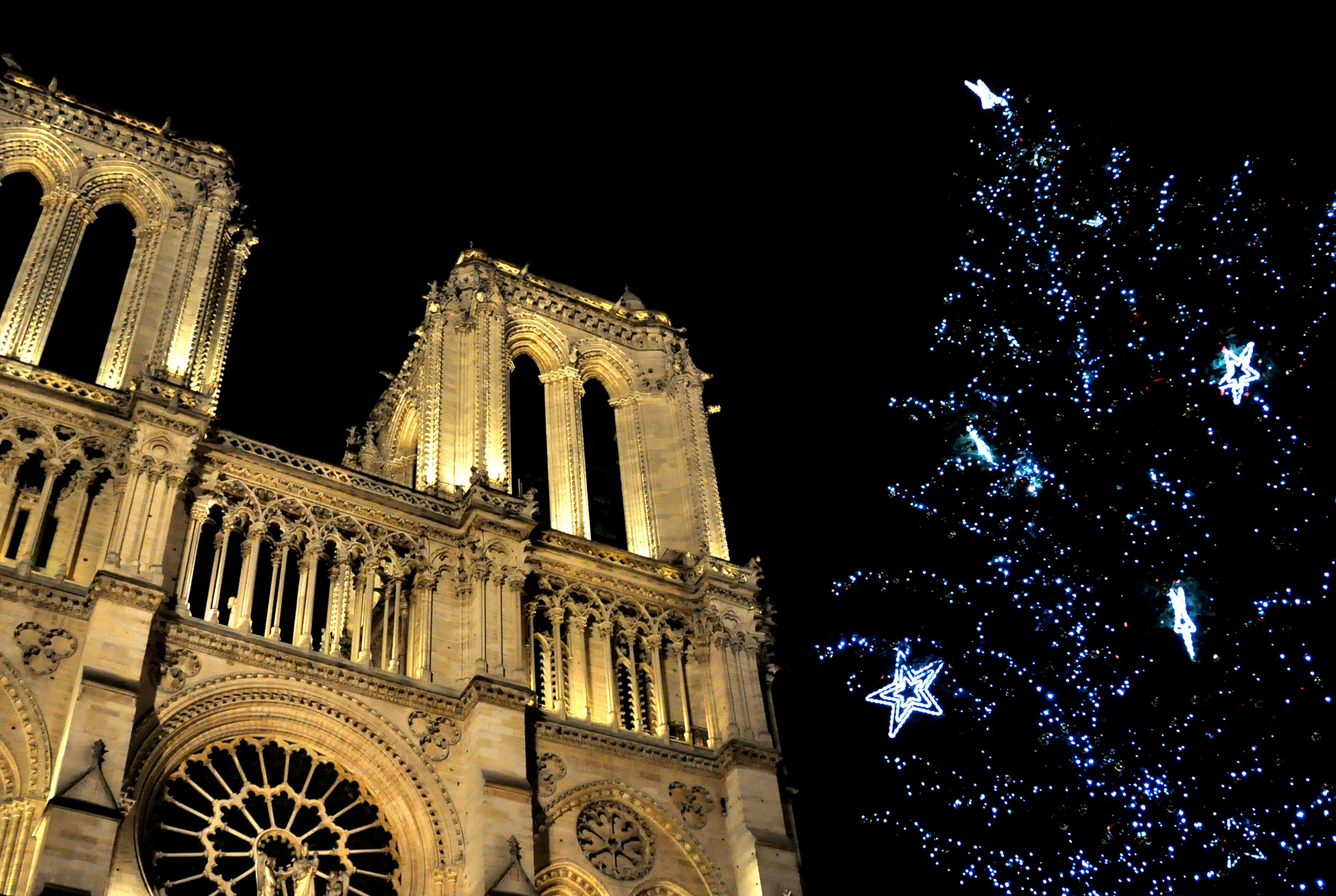 MARCHÉS DE NOËL ET ILLUMINATIONS À PARIS