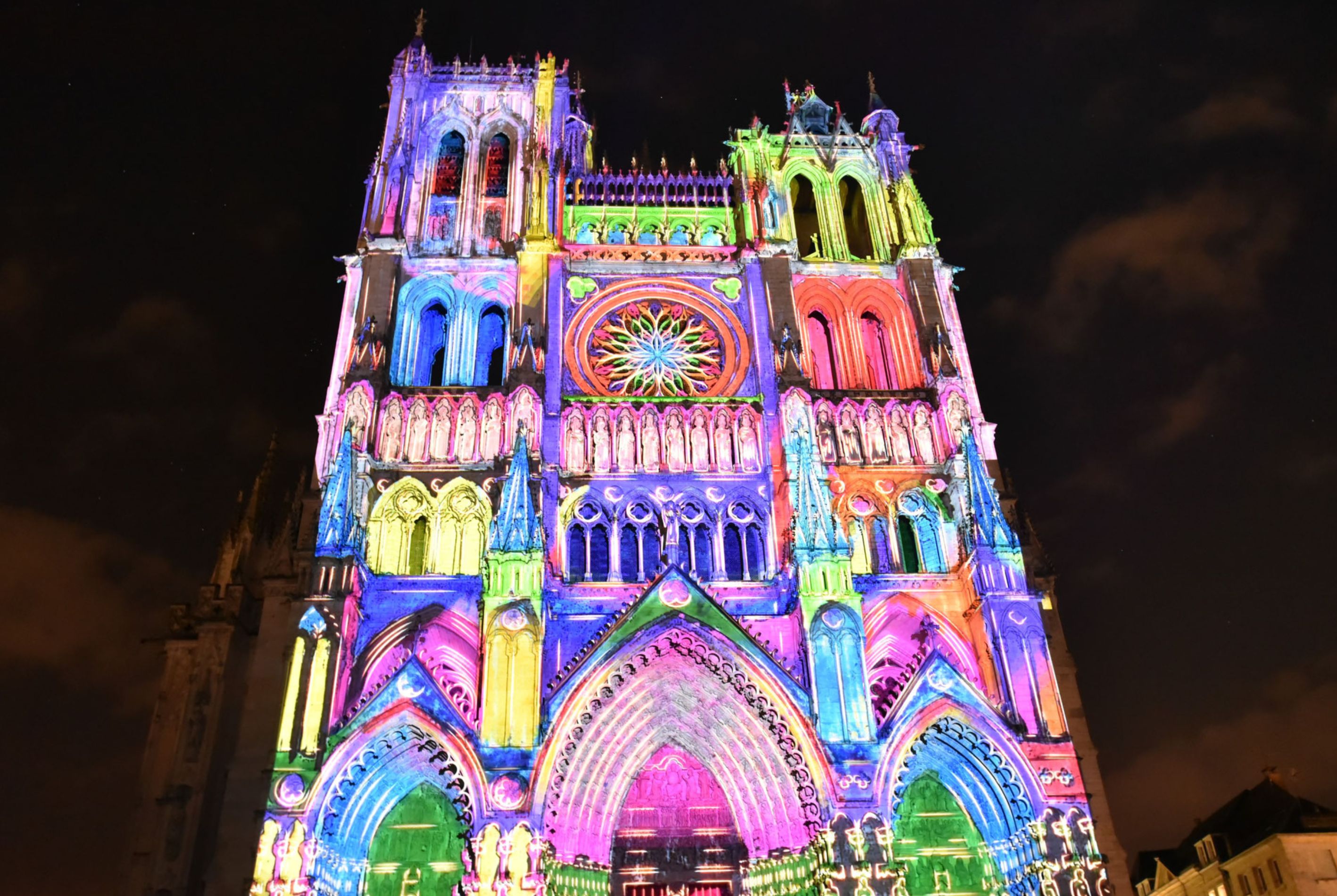 MARCHÉ DE NOËL À AMIENS - SPECTACLE « CHROMA » - CHOCOLATERIE