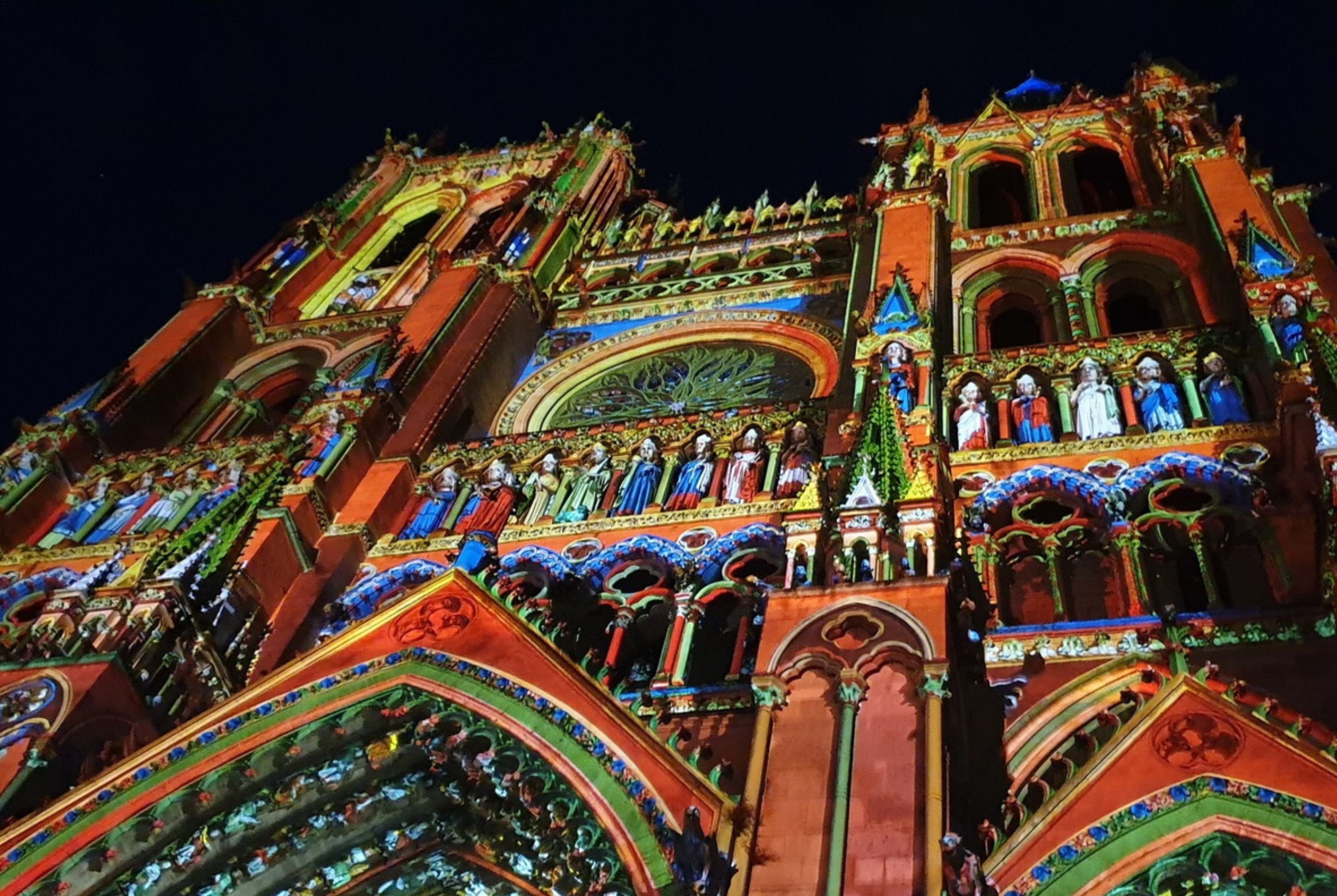 MARCHÉ DE NOËL À AMIENS - SPECTACLE « CHROMA » - CHOCOLATERIE